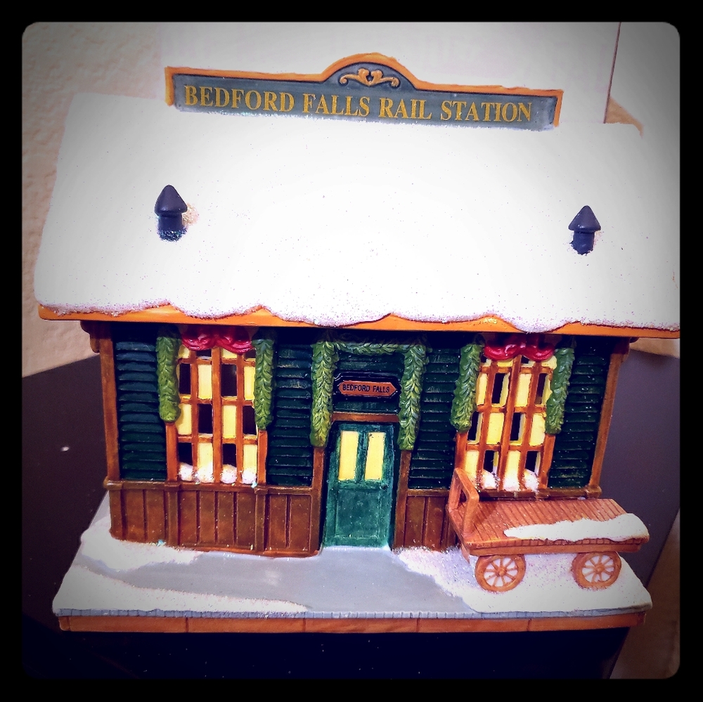 Enesco Illuminated Bedford Falls Train Station